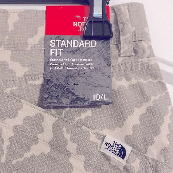 The North Face Camo Shorts Standard Fit, Size 10 New with Tag - Picture 6 of 9